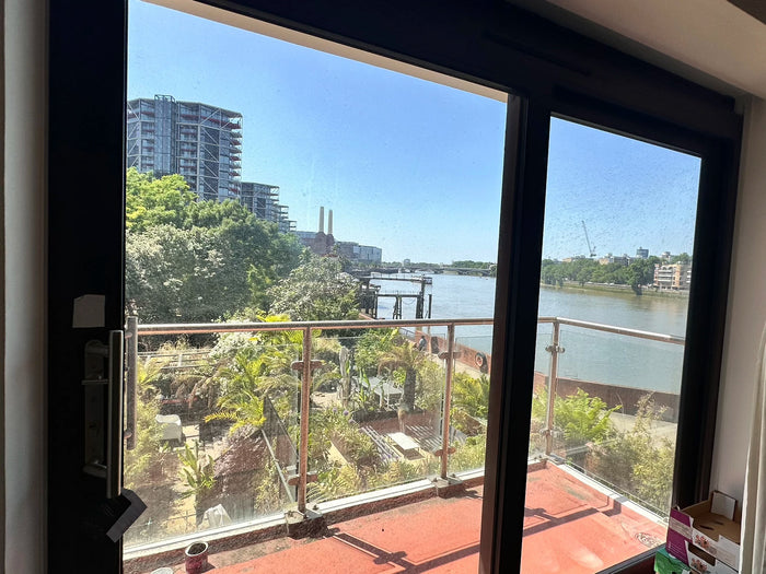 Cosy Convenient Thames View 2b2b Flat - Image 1